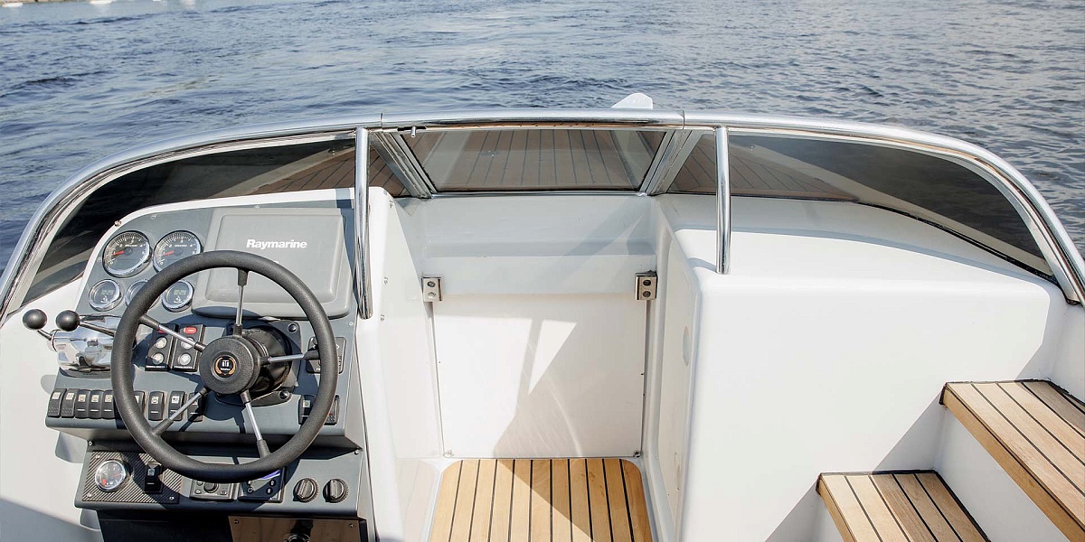 Аренда тендера Royal Tender Limo Челси в Санкт-Петербурге